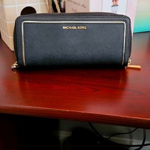Micheal kors wallet